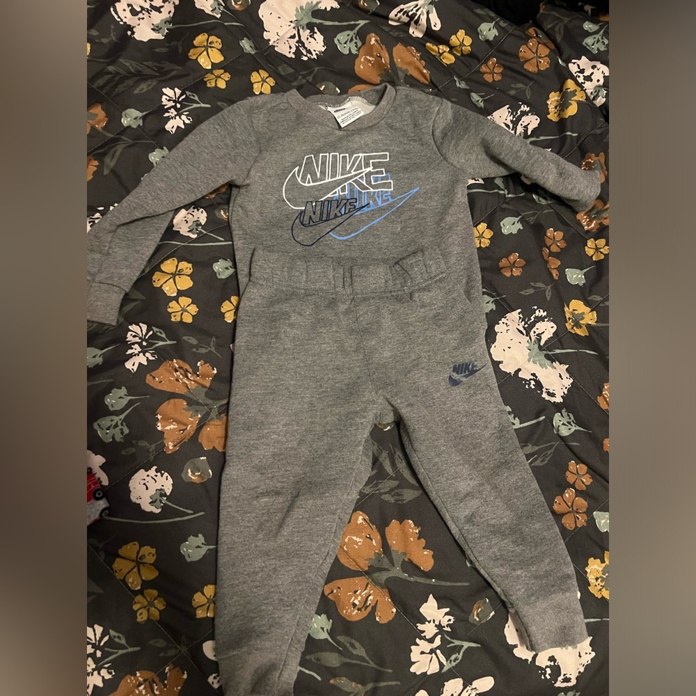 Nike sweat shirts outfit